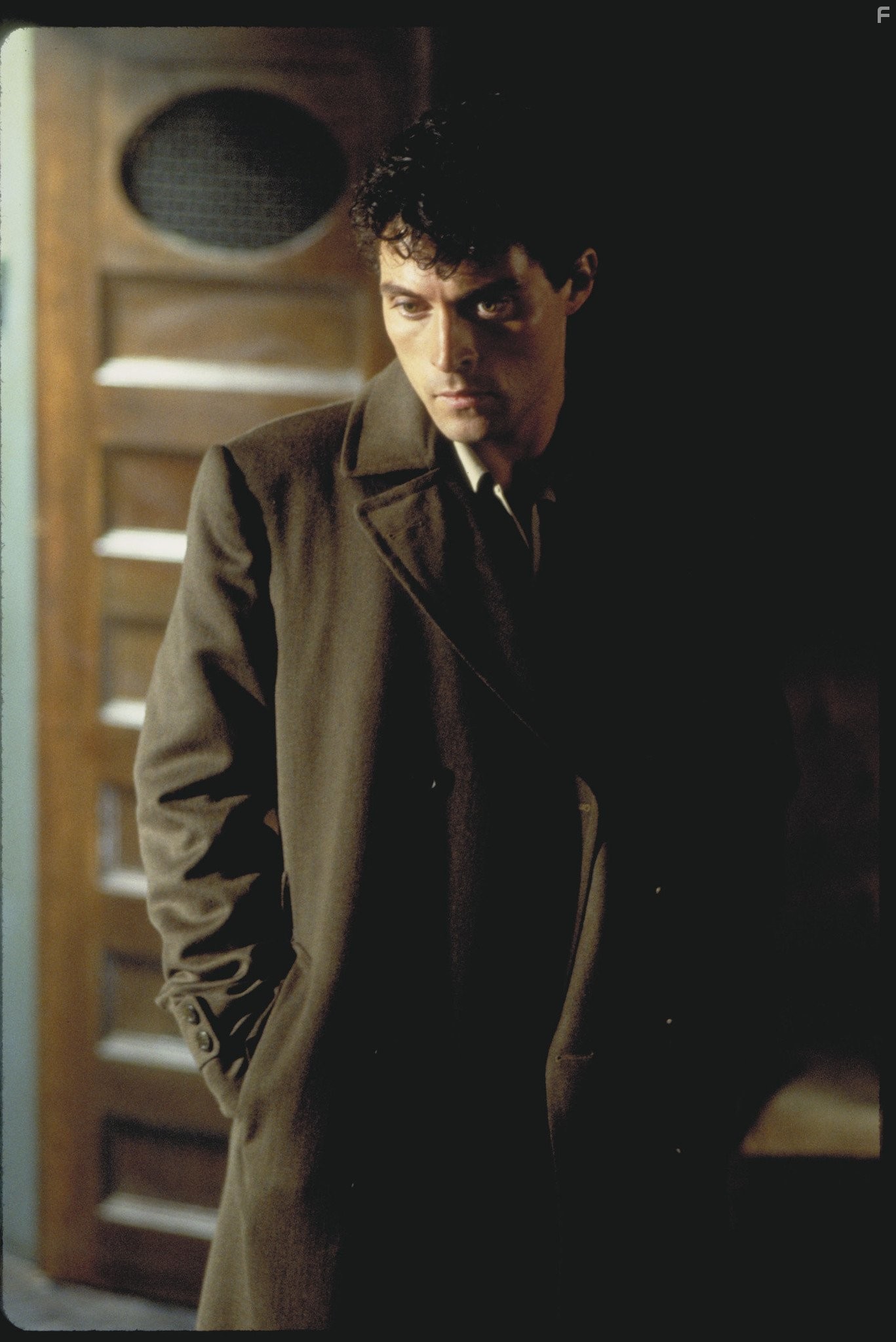 Rufus Sewell in Тёмный город (1998)
