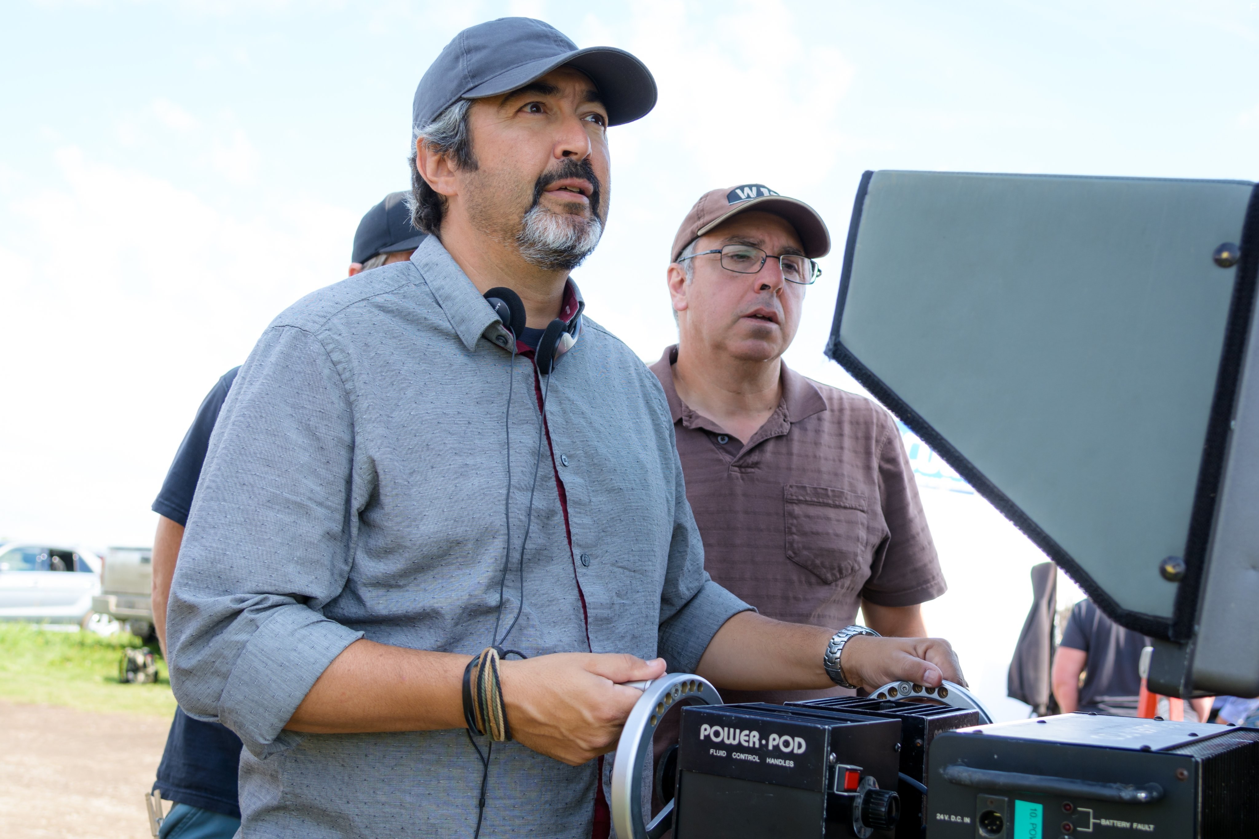 Jon Cassar and Brad Mirman in Заброшенный (2015)