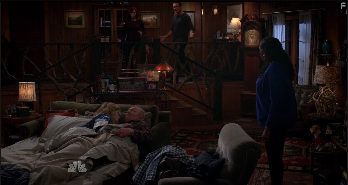 Stacy Keach, Carlease Burke, Debra Monk, Carrie Preston, and Patrick Warburton in Crowded (2016)