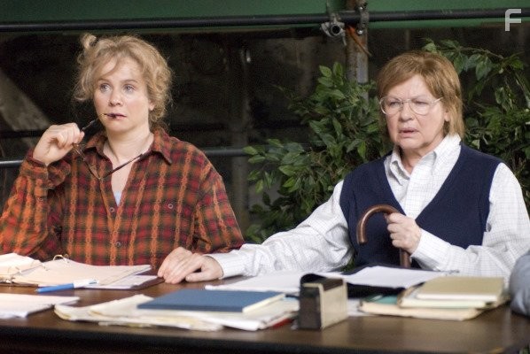 Emily Watson and Dianne Wiest in Нью-Йорк, Нью-Йорк (2008)