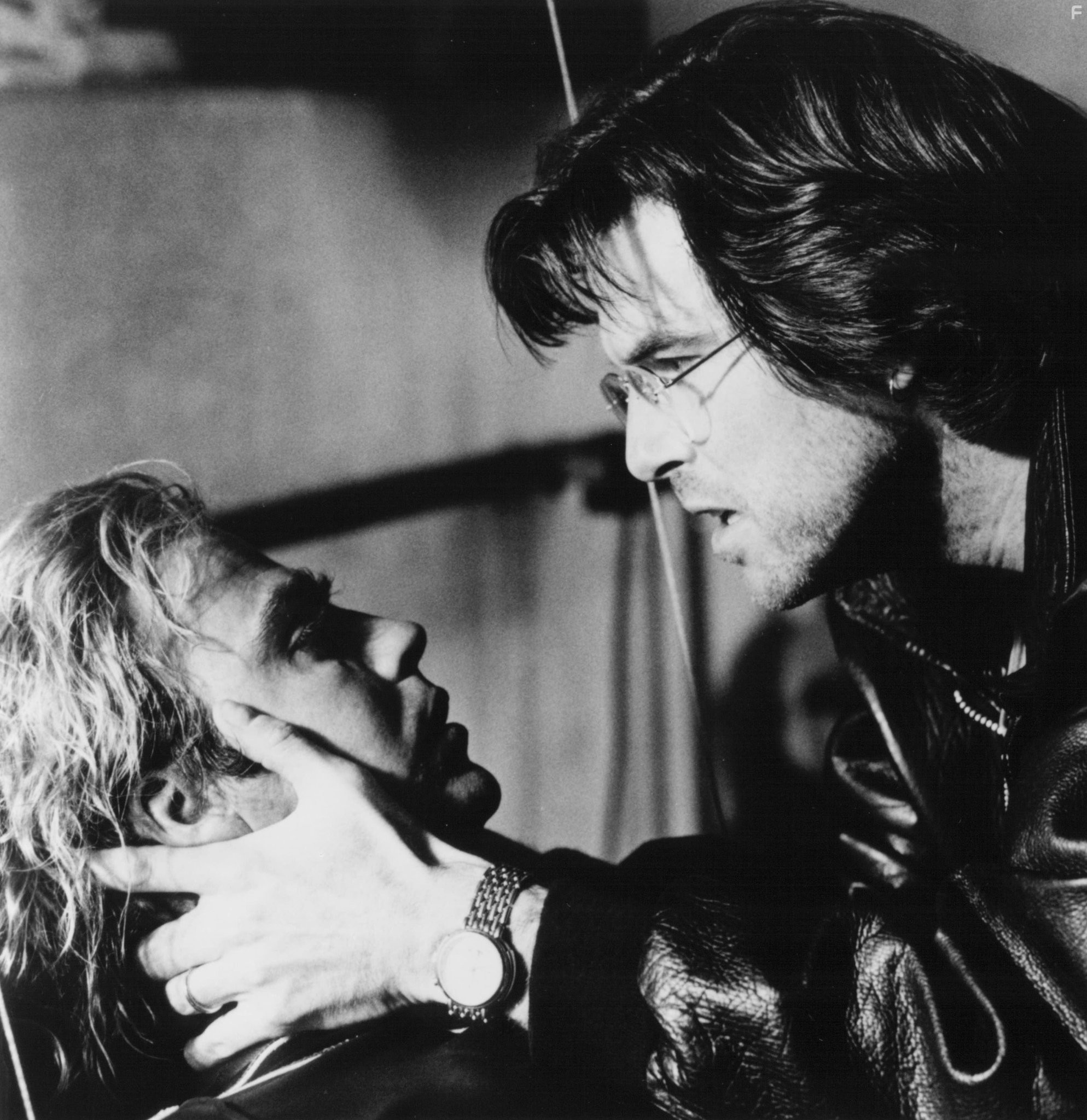 Pierce Brosnan and Jeff Fahey in Газонокосильщик (1992)
