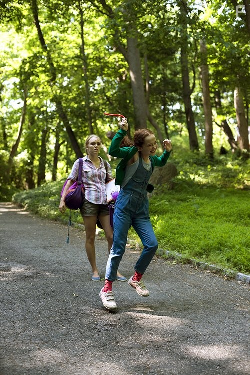 AnnaSophia Robb and Taylor Richardson in Jack of the Red Hearts (2015)