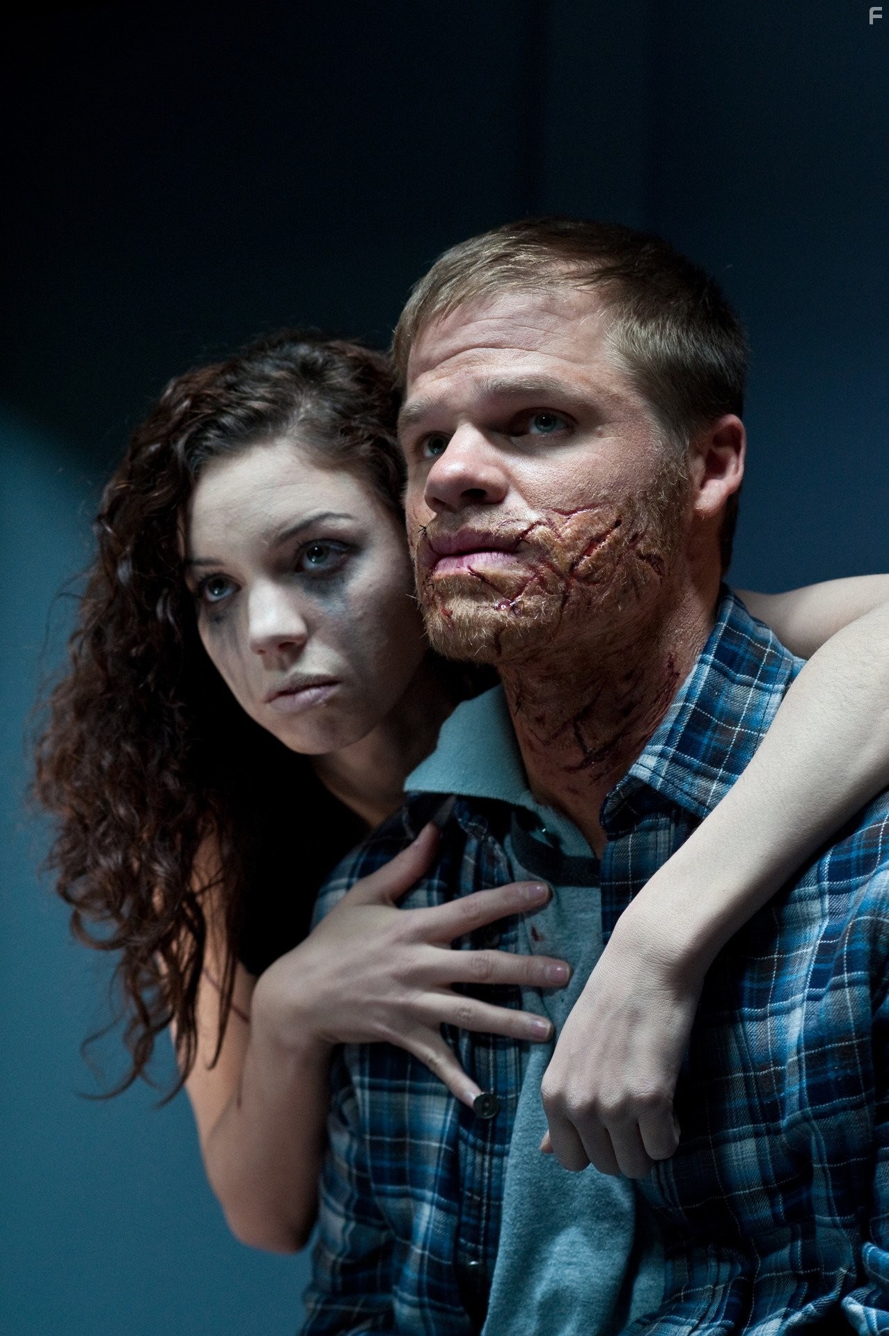 Evan Jones and Stephanie Honor? in Зеркала 2 (2010)