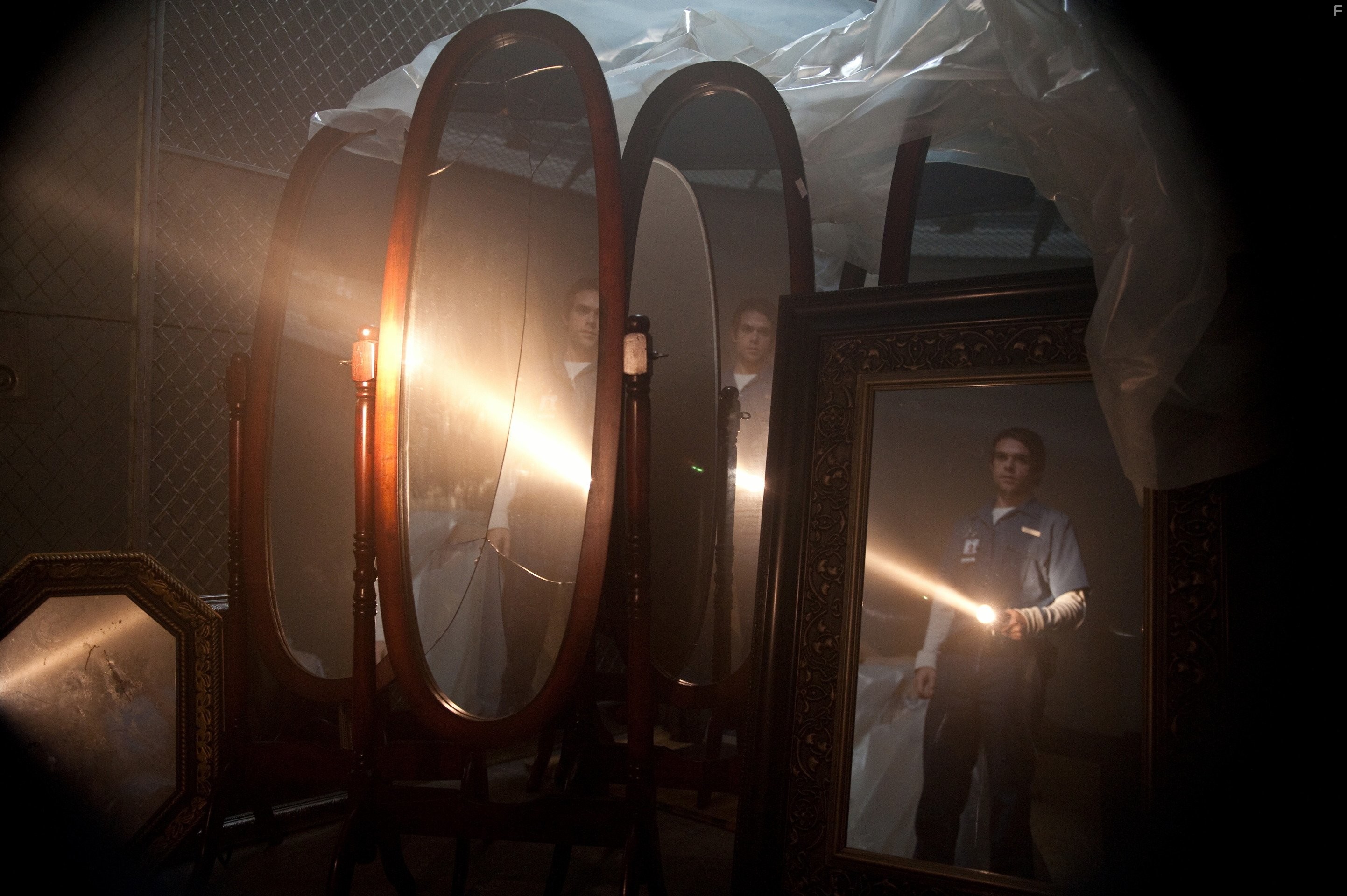 Nick Stahl in Зеркала 2 (2010)