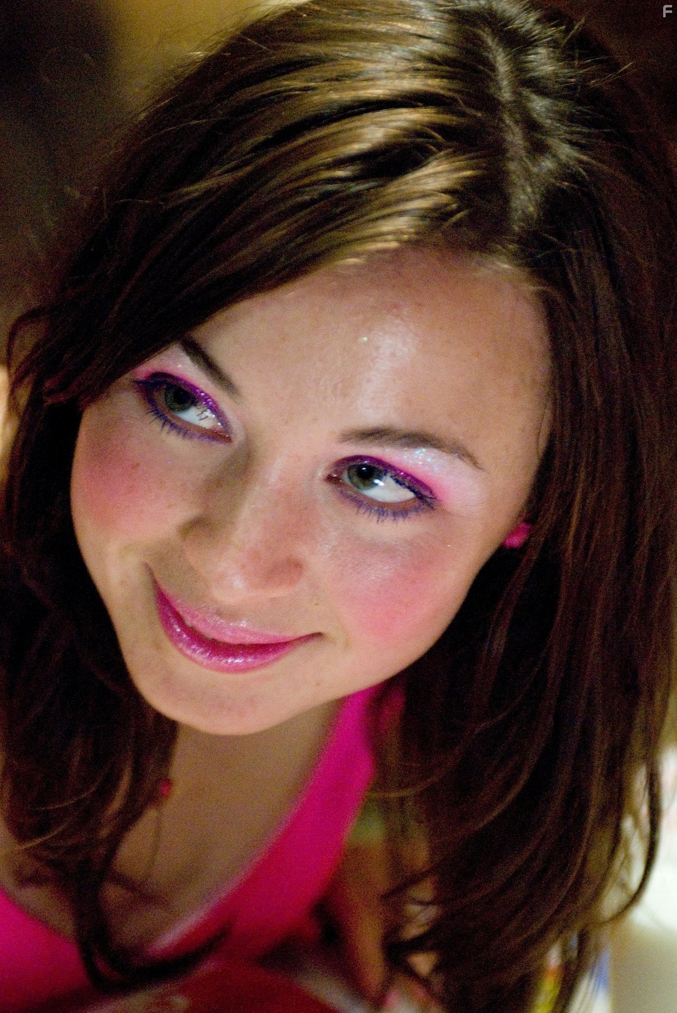 Robin McLeavy in Любимые (2009)