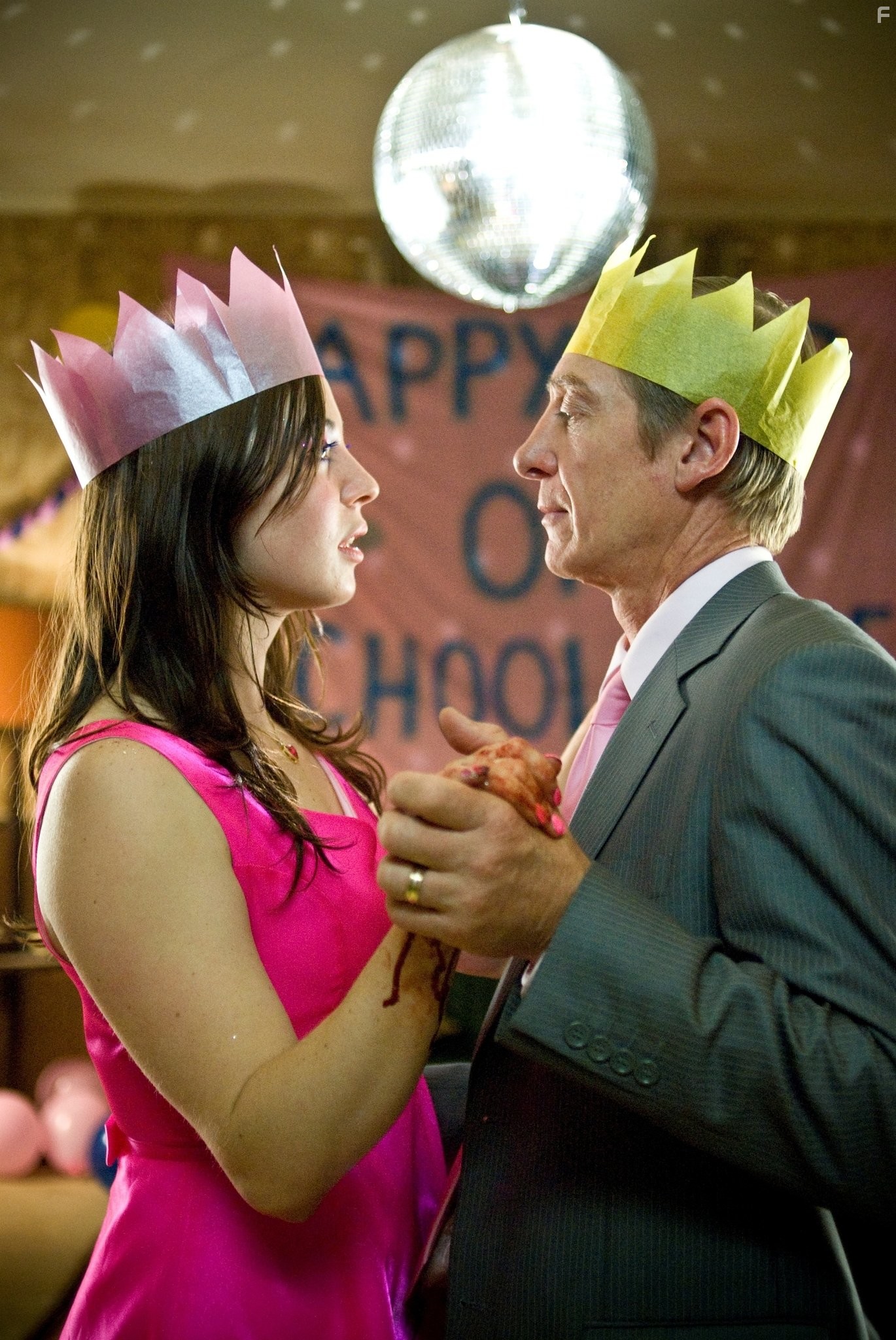 John Brumpton and Robin McLeavy in Любимые (2009)