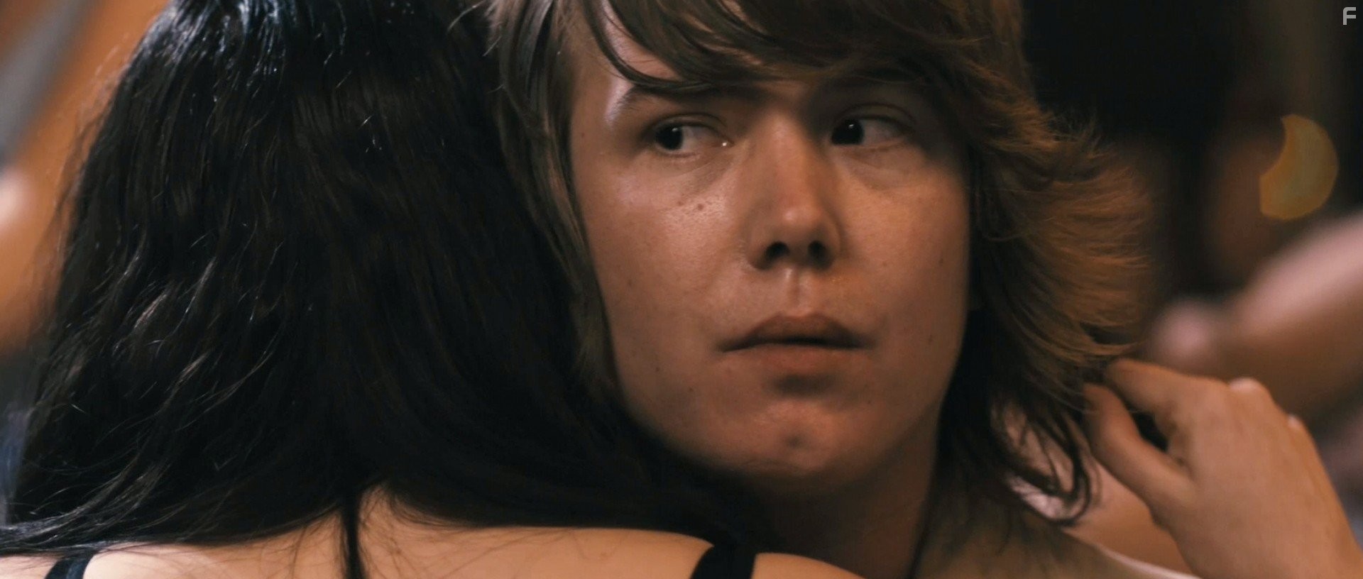 Richard Wilson and Jessica McNamee in Любимые (2009)