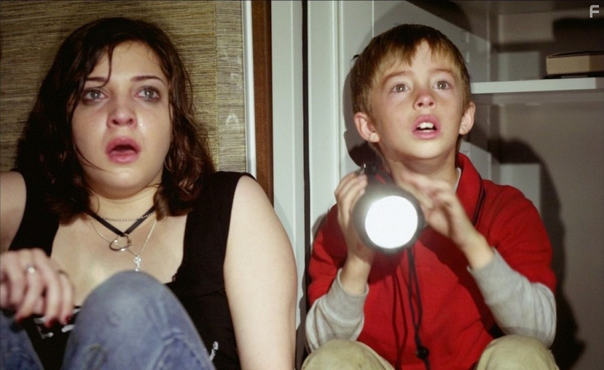 Michelle Horn and Jimmy Bennett in Заложник (2005)
