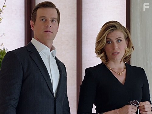 Peter Krause and Sonya Walger in Ловушка (2016)