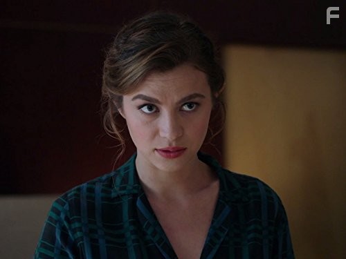 Elvy Yost in Ловушка (2016)