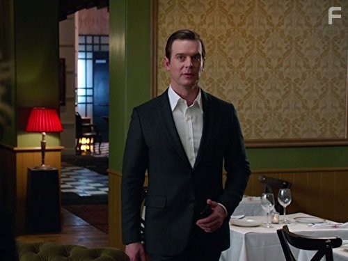 Peter Krause in Ловушка (2016)