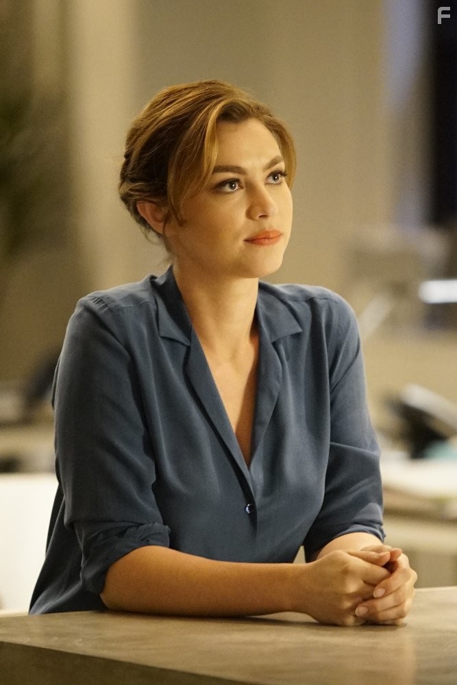 Elvy Yost in Ловушка (2016)