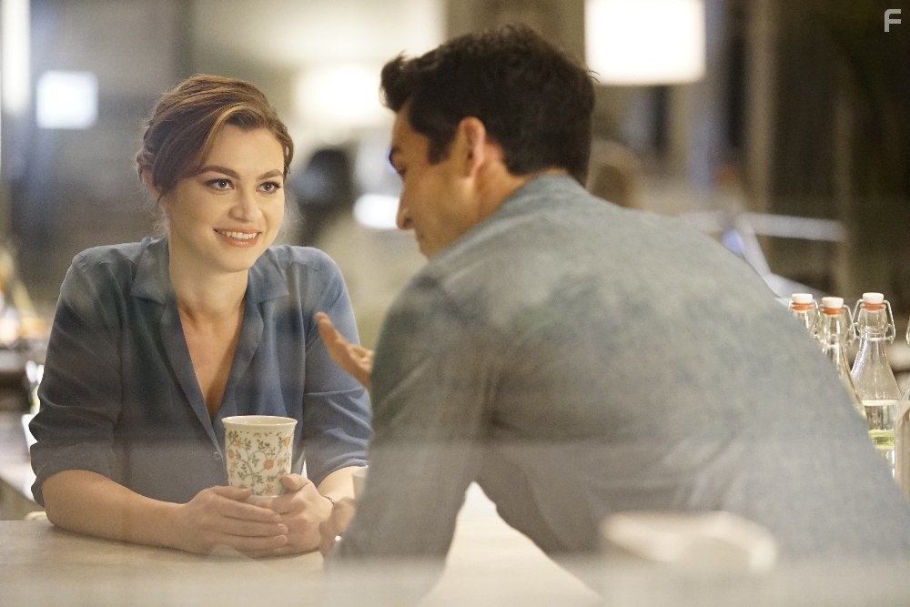 Elvy Yost, Jay Hayden, and  in Ловушка (2016)