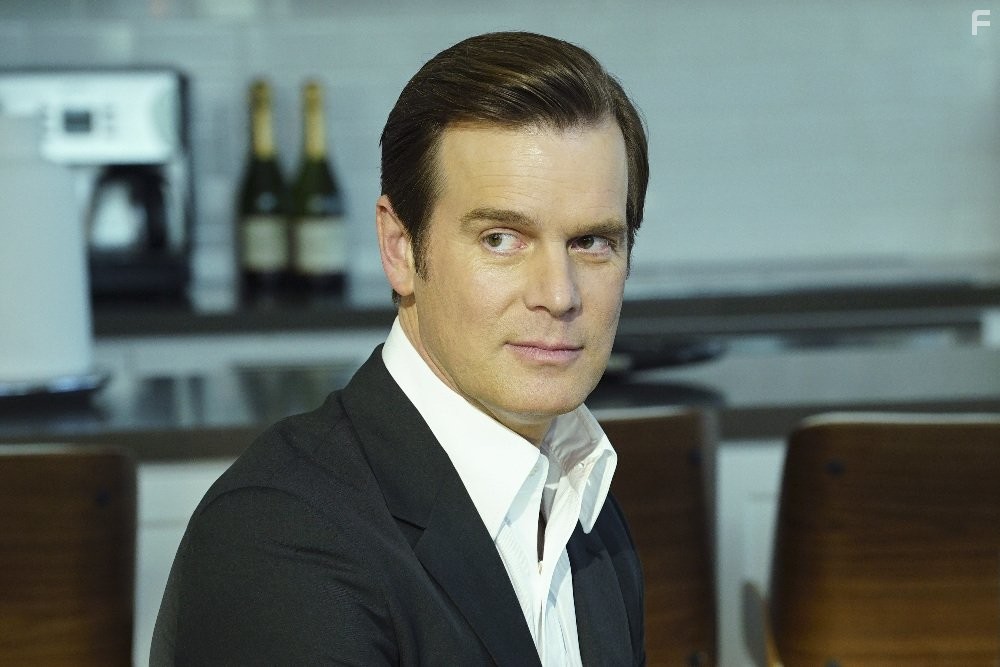 Peter Krause in Ловушка (2016)