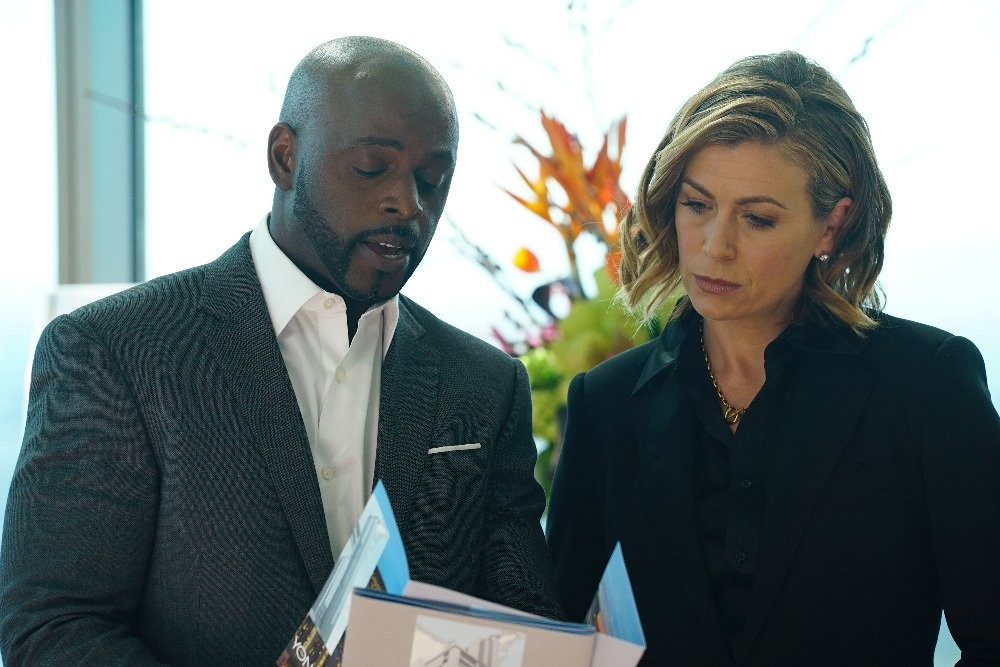 Alimi Ballard and Sonya Walger in Ловушка (2016)