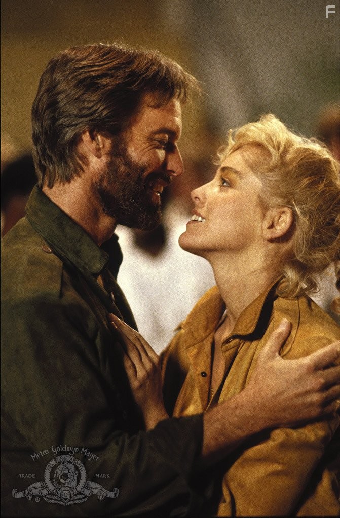 Sharon Stone and Richard Chamberlain in Аллан Куотермейн и потерянный город золота (1986)