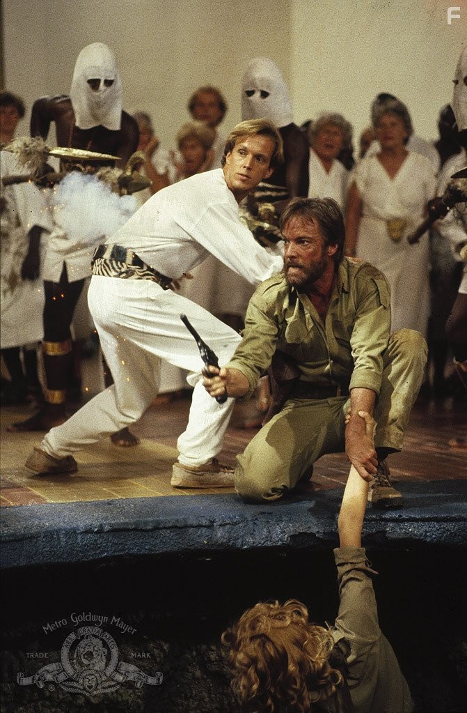 Sharon Stone, Richard Chamberlain, and Martin Rabbett in Аллан Куотермейн и потерянный город золота (1986)