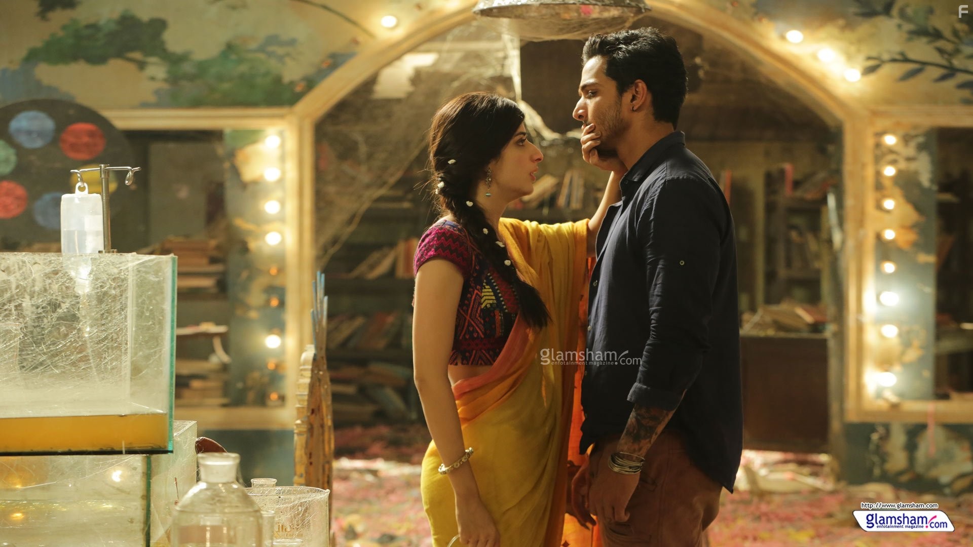 Harshvardhan Rane and Mawra Hocane in Клянусь тобой, любимая (2016)
