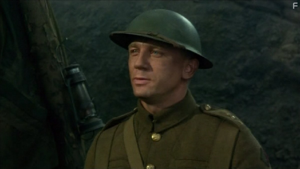 Daniel Craig in В июле 1916: Битва на Сомме (1999)