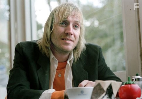 Rhys Ifans in Терпеливая любовь (2004)