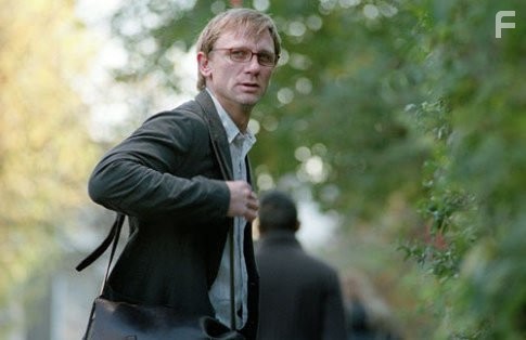 Daniel Craig in Терпеливая любовь (2004)