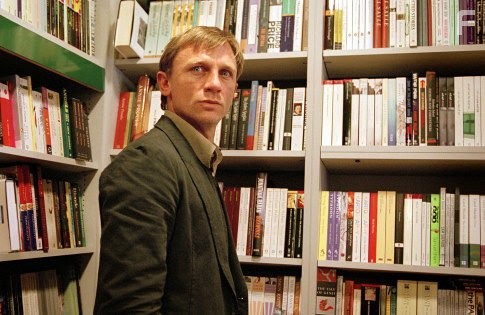 Daniel Craig in Терпеливая любовь (2004)