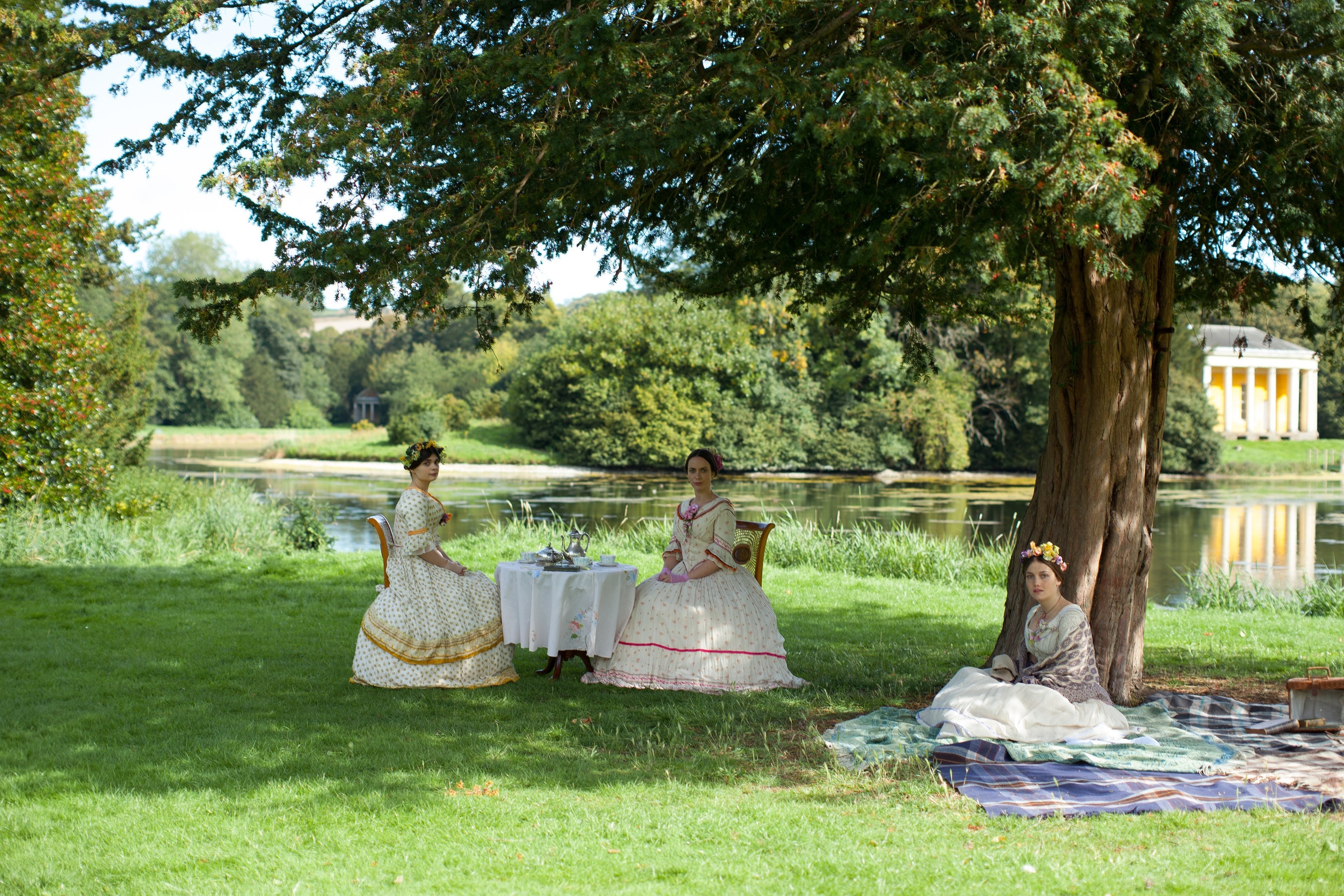 Kate O'Flynn, Gwyneth Keyworth, and Nell Barlow in Doctor Thorne (2016)