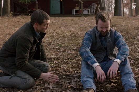 Hugh Dancy and Aaron Paul in Путь (2016)