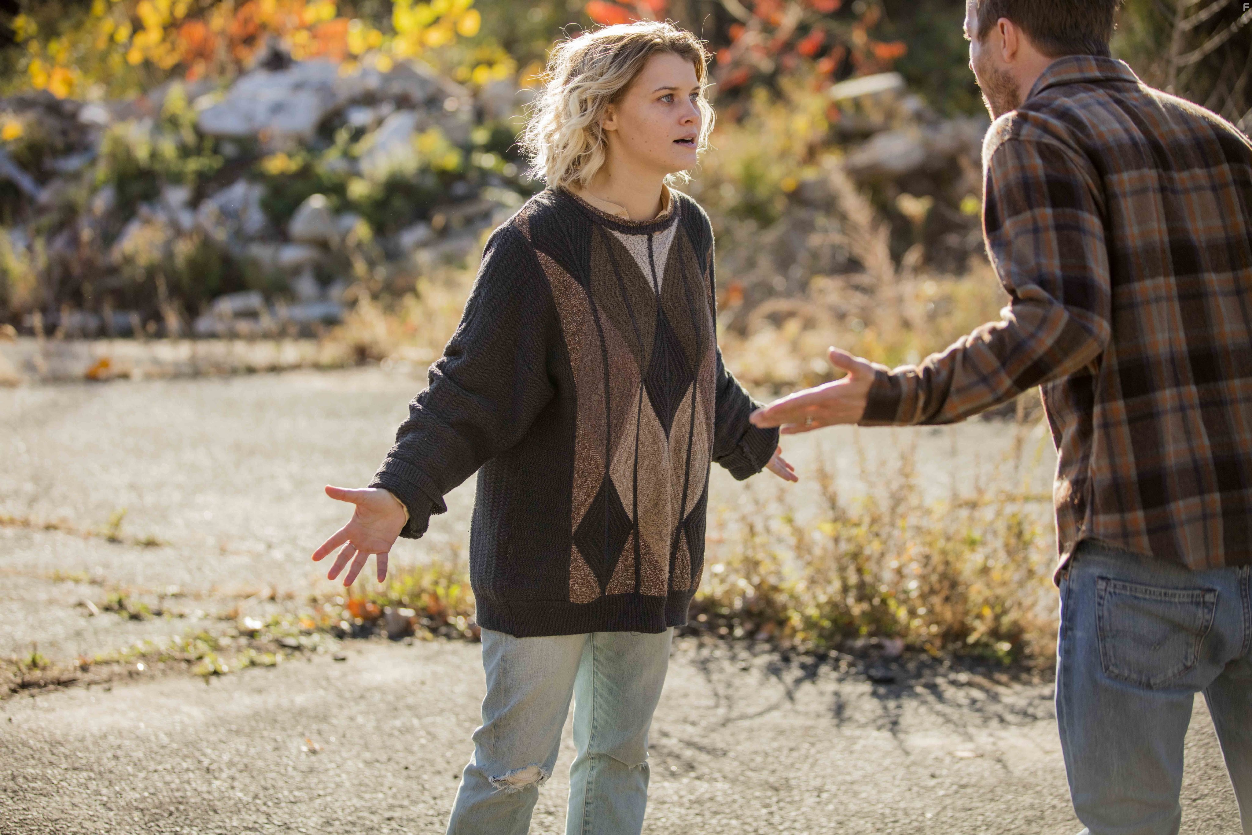 Aaron Paul and Sarah Jones in Путь (2016)