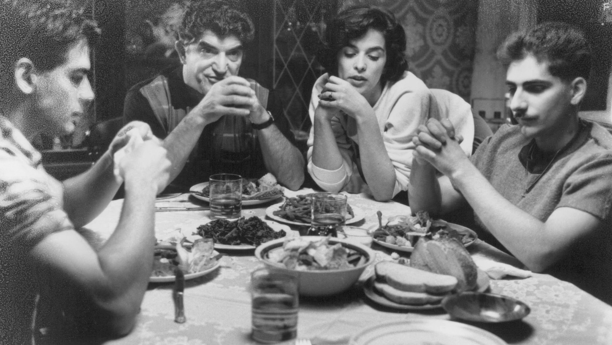 Annabella Sciorra and Michael Imperioli in Лихорадка джунглей (1991)