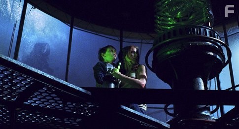 Emma Caulfield and Lee Cormie in Темнота наступает (2003)