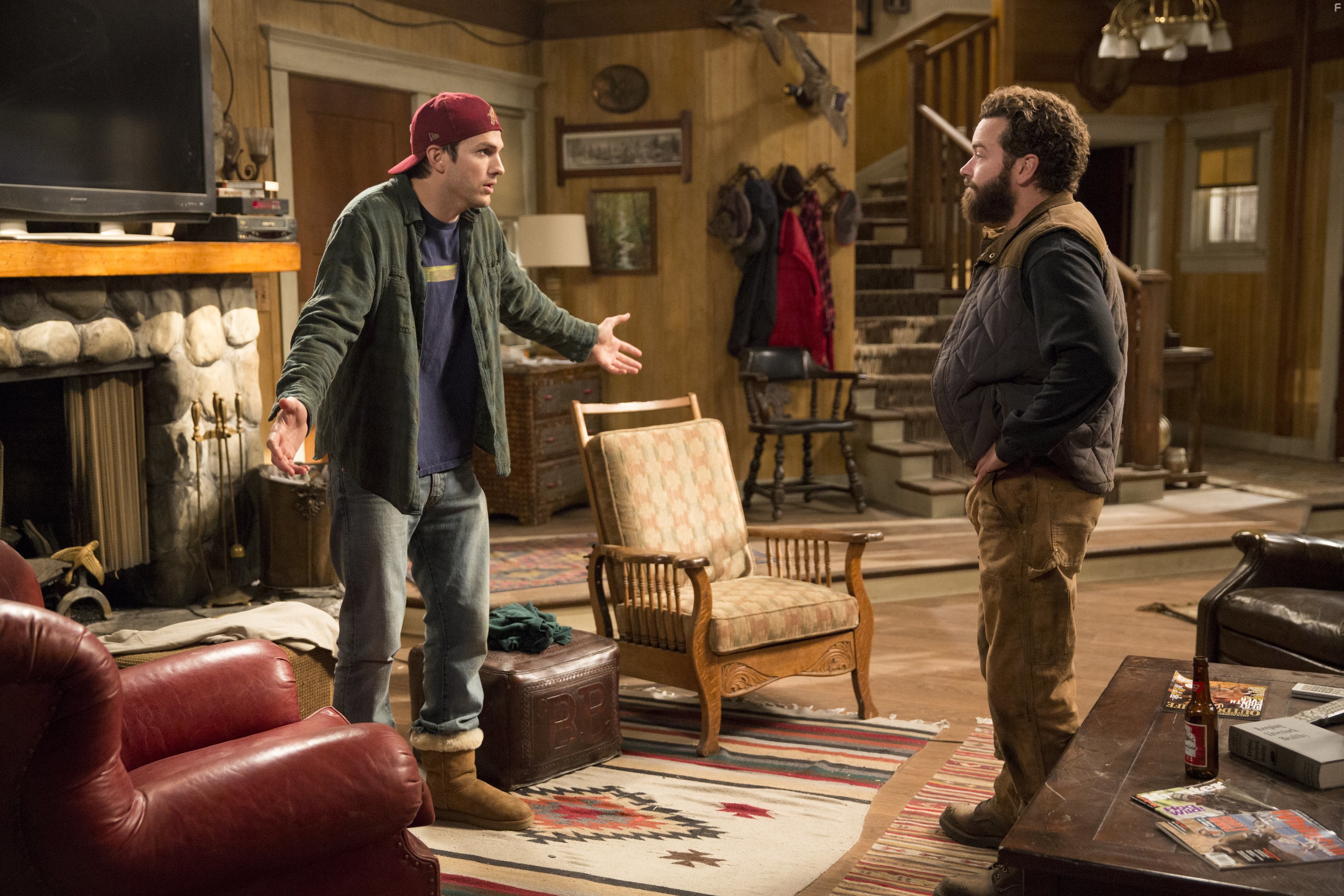 Ashton Kutcher and Danny Masterson in Ранчо (2016)