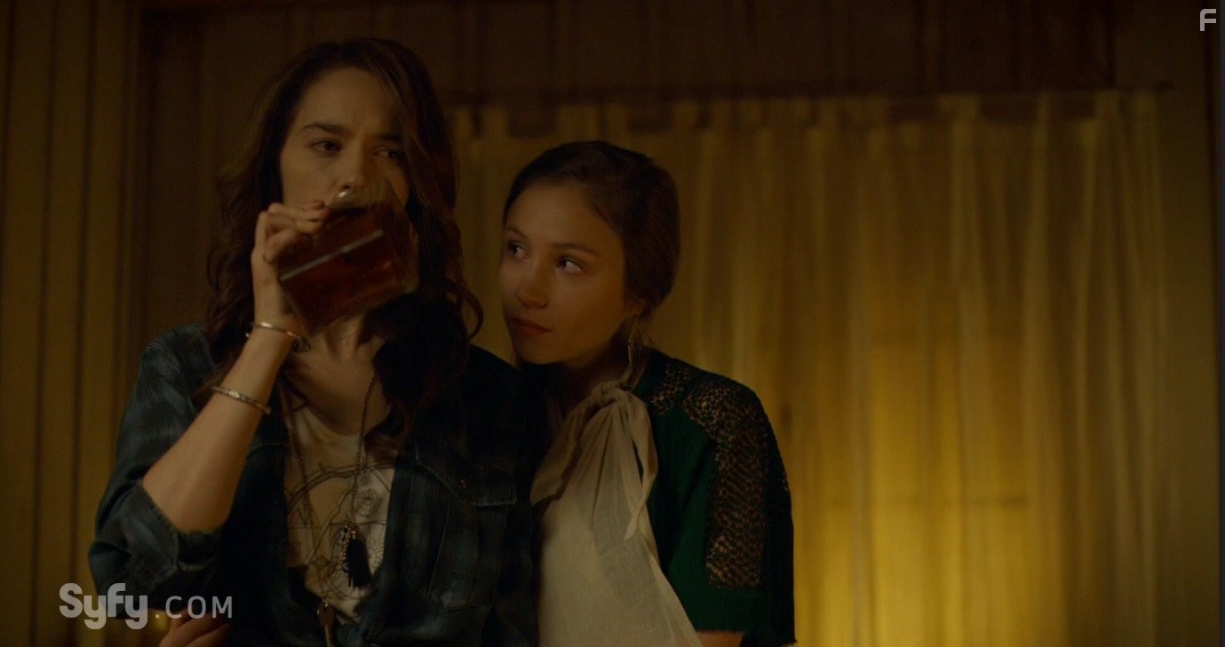 Melanie Scrofano and Dominique Provost-Chalkley in Вайнона Эрп (2016)