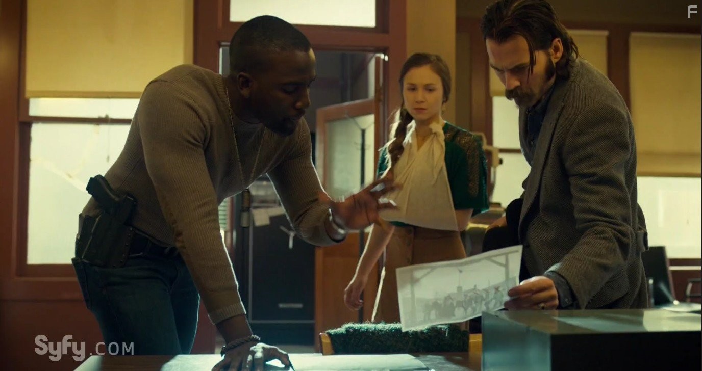 Tim Rozon, Dominique Provost-Chalkley, and Shamier Anderson in Вайнона Эрп (2016)