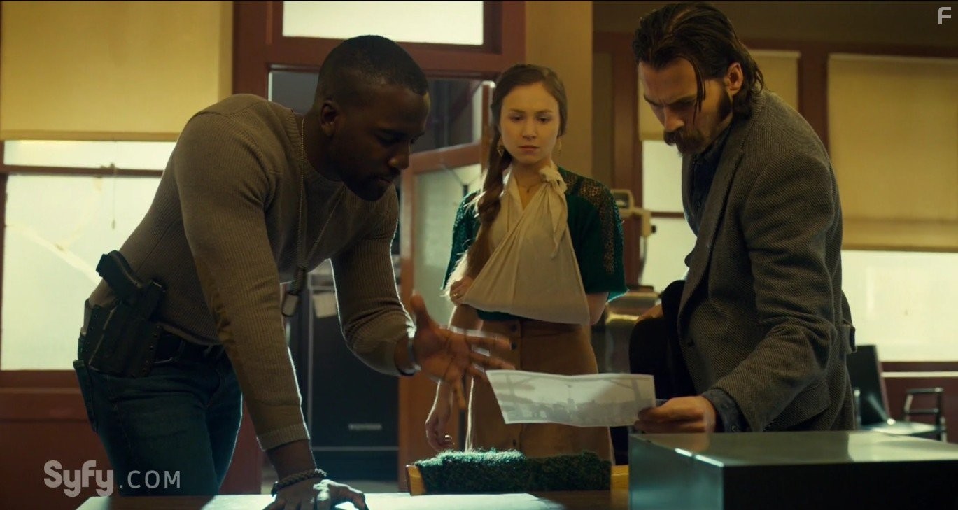 Tim Rozon, Dominique Provost-Chalkley, and Shamier Anderson in Вайнона Эрп (2016)