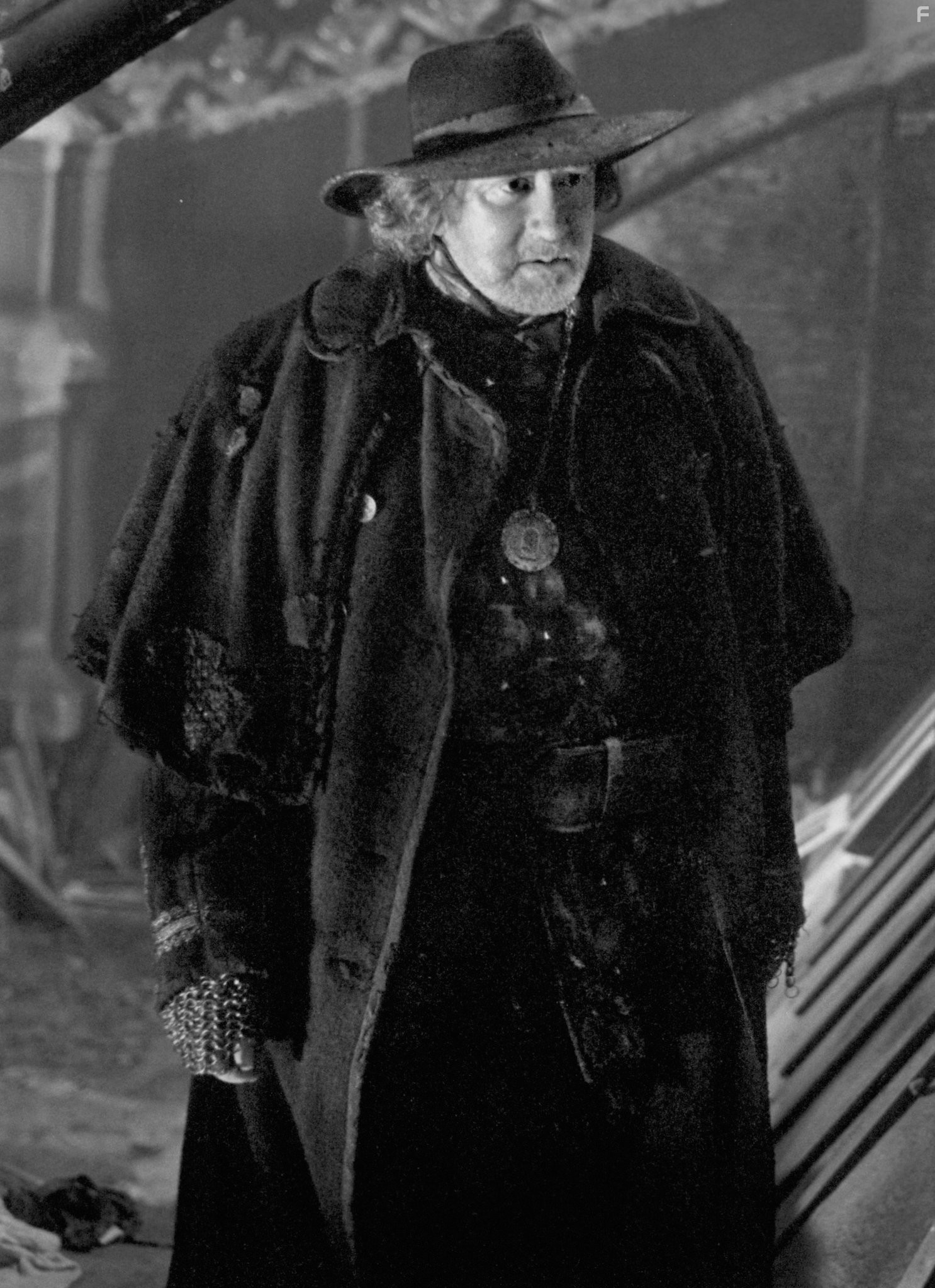 Nicol Williamson in Спаун (1997)