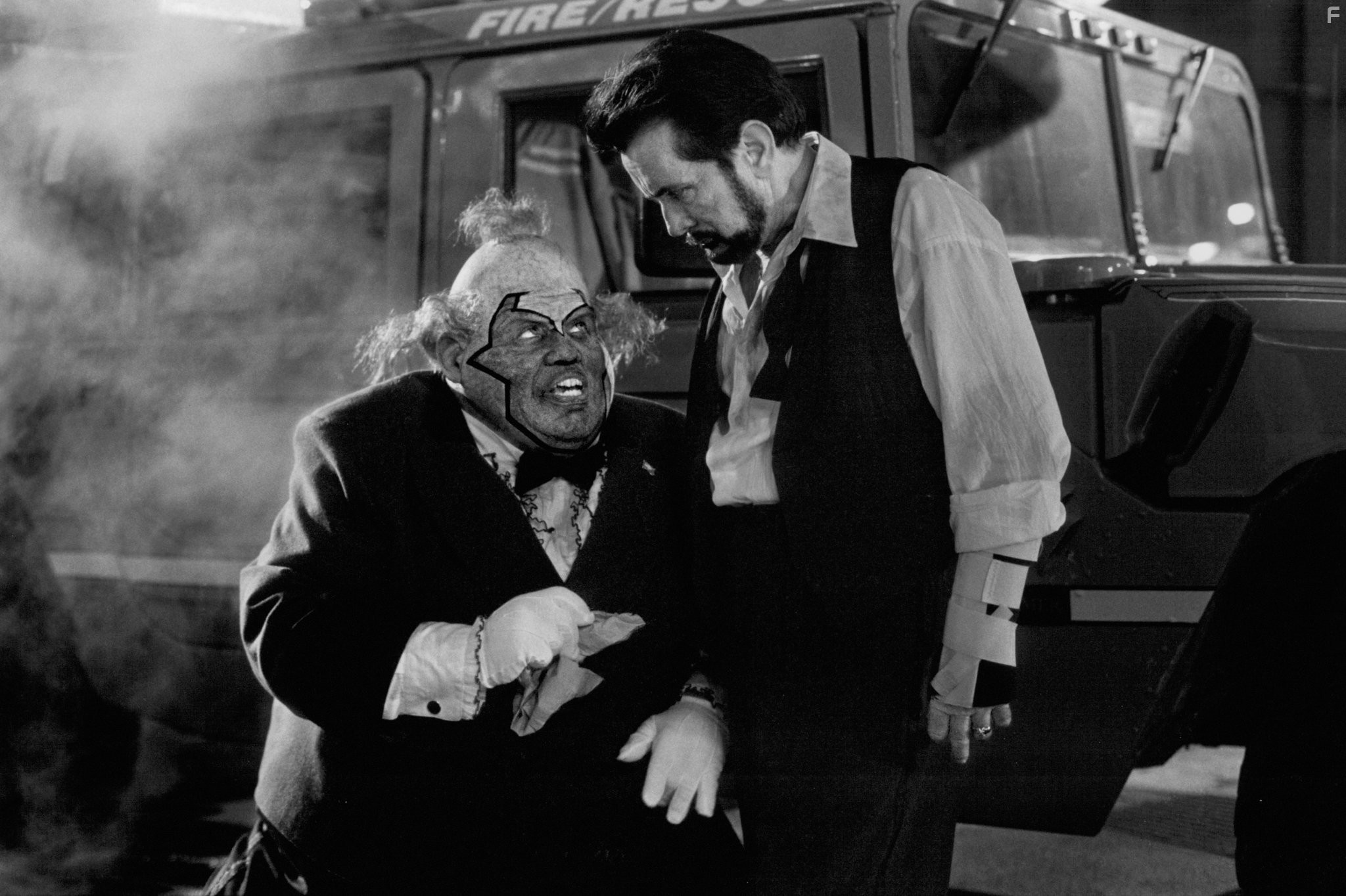 John Leguizamo and Martin Sheen in Спаун (1997)