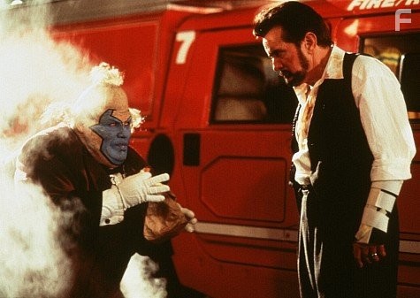 John Leguizamo and Martin Sheen in Спаун (1997)