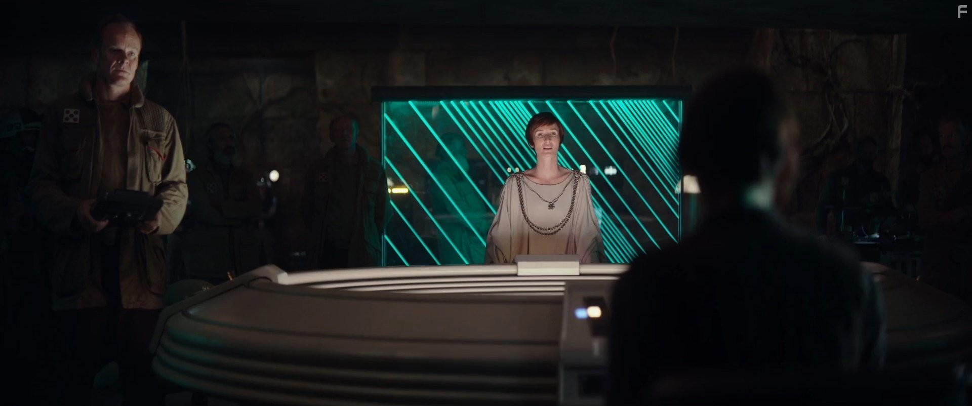 Felicity Jones, Genevieve O'Reilly, and Alistair Petrie in Изгой-один. Звёздные войны: Истории (2016)