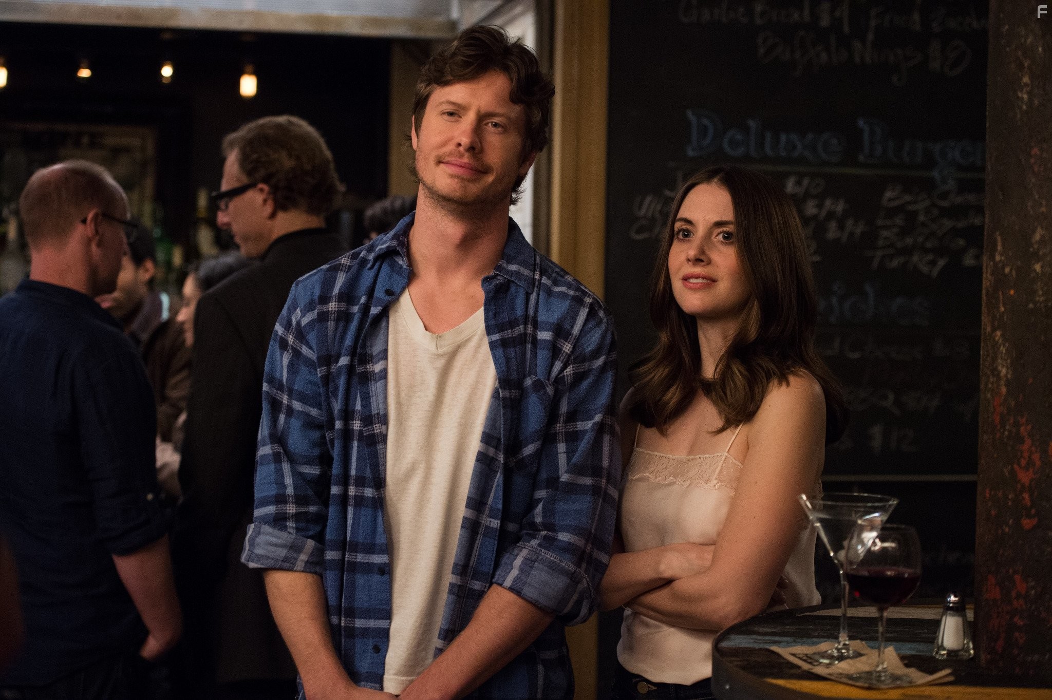 Alison Brie and Anders Holm in В активном поиске (2016)
