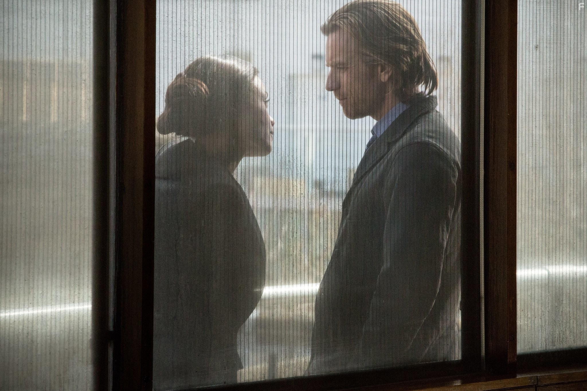 Ewan McGregor and Naomie Harris in Такой же предатель, как и мы (2016)