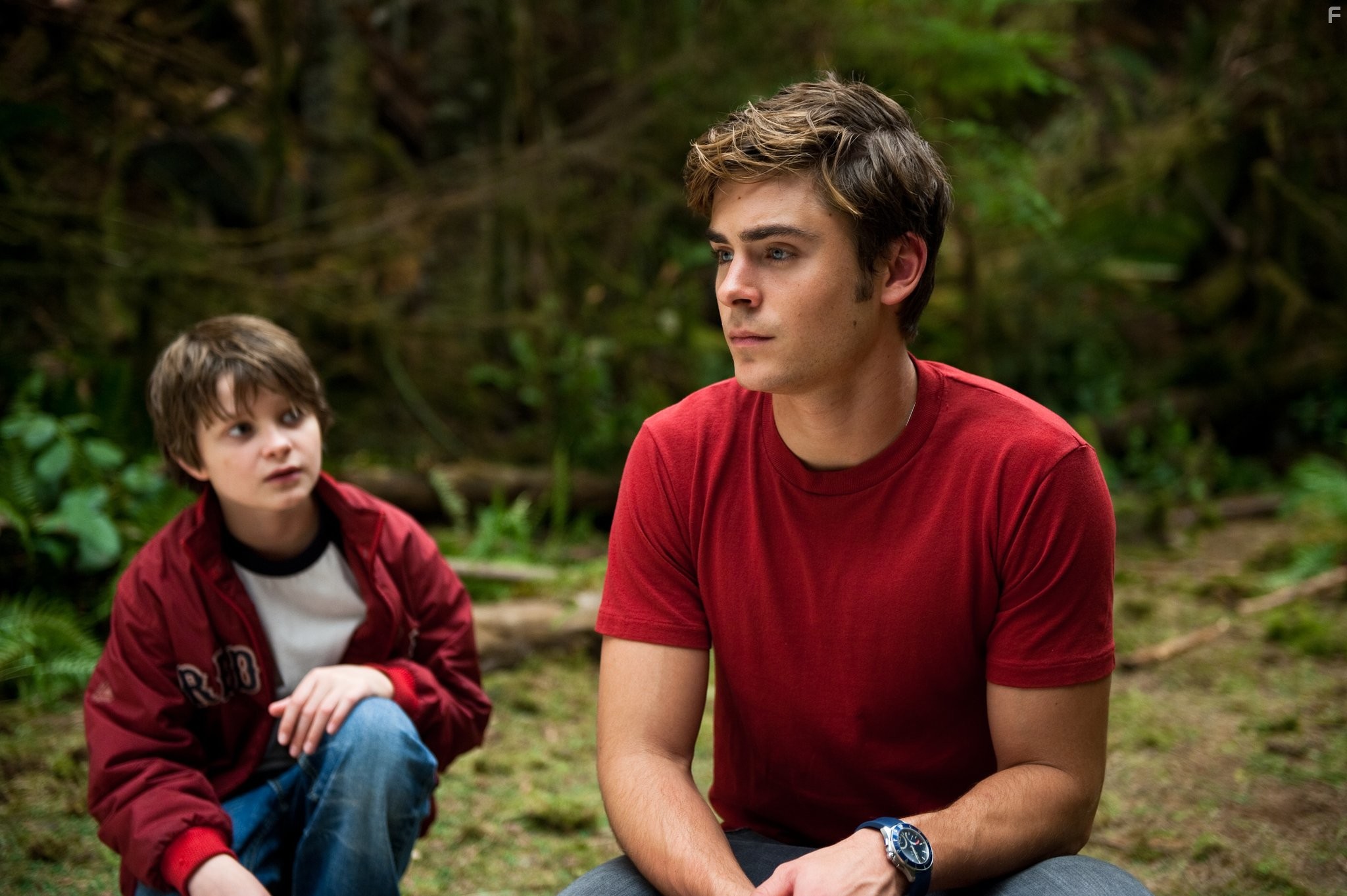Zac Efron and Charlie Tahan in Двойная жизнь Чарли Сан-Клауда (2010)