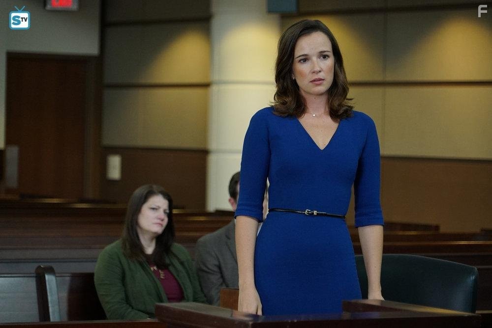 Claire van der Boom in Game of Silence (2016)