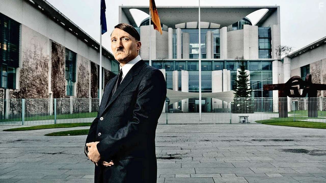 Oliver Masucci in Он снова здесь (2015)