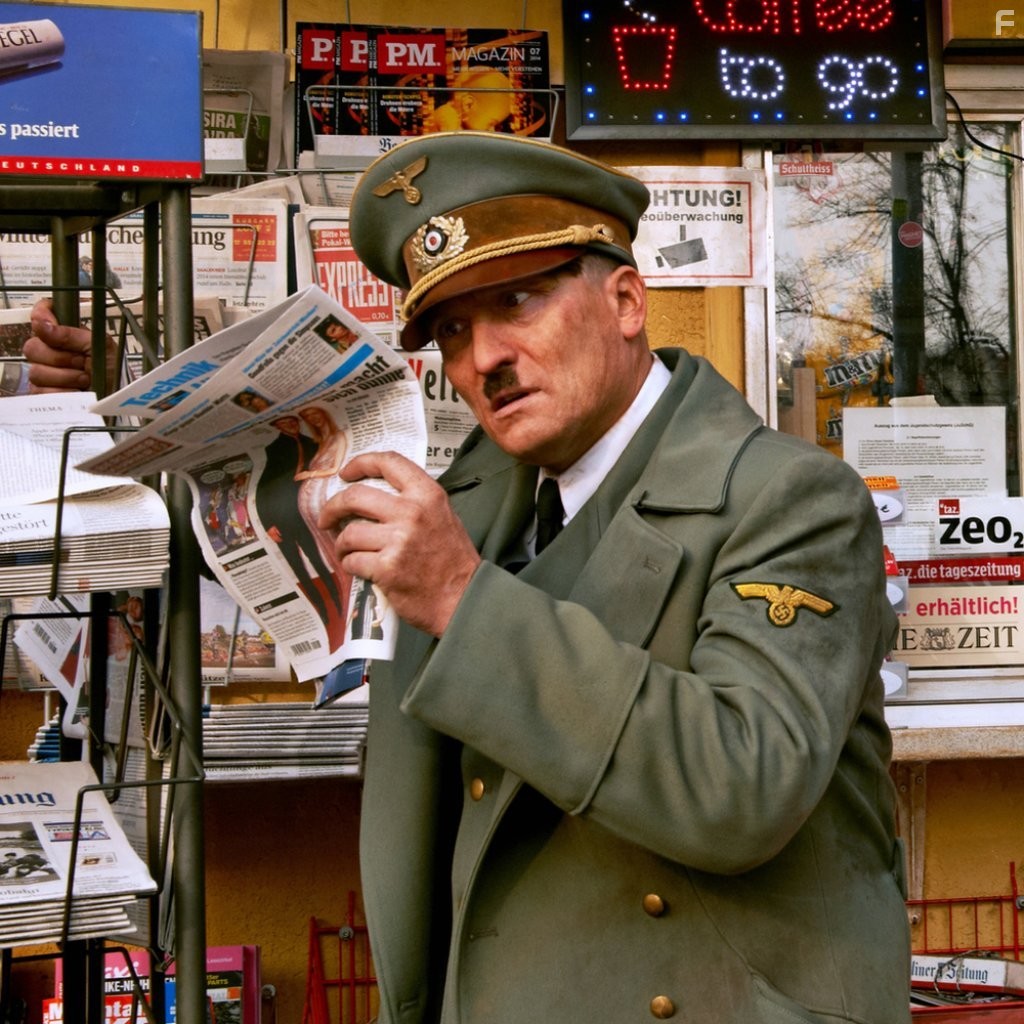 Oliver Masucci in Он снова здесь (2015)