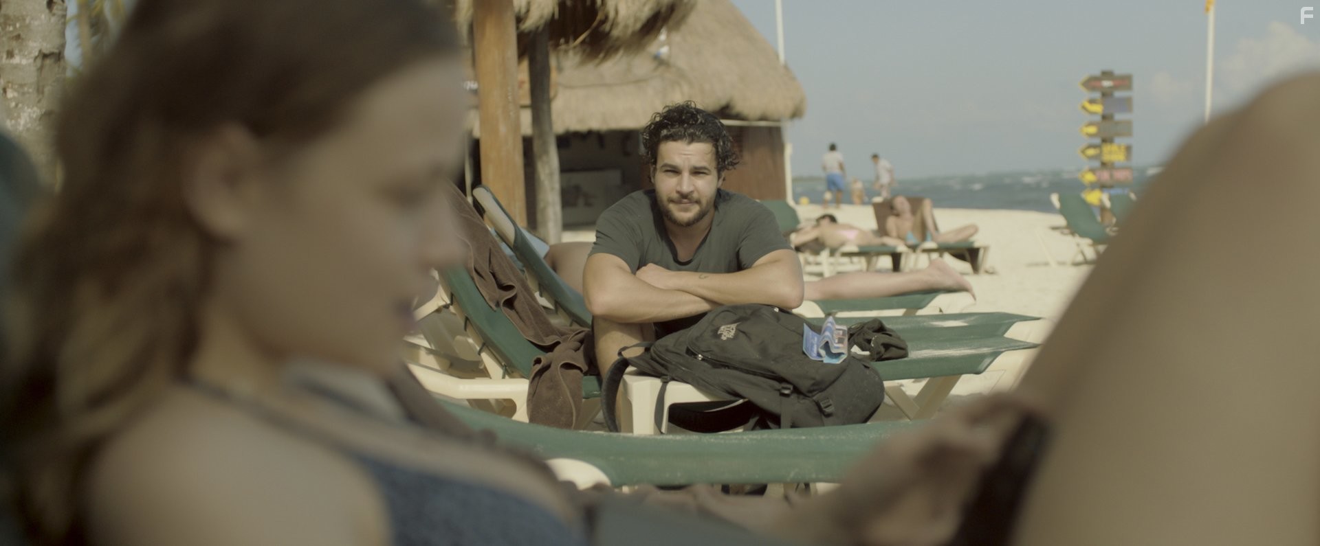 Christopher Abbott and Makenzie Leigh in Джеймс Уайт (2015)