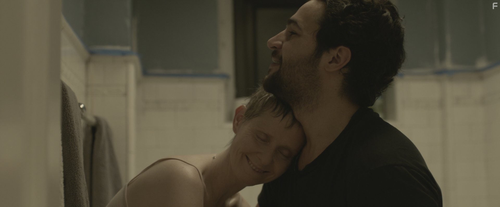 Cynthia Nixon and Christopher Abbott in Джеймс Уайт (2015)