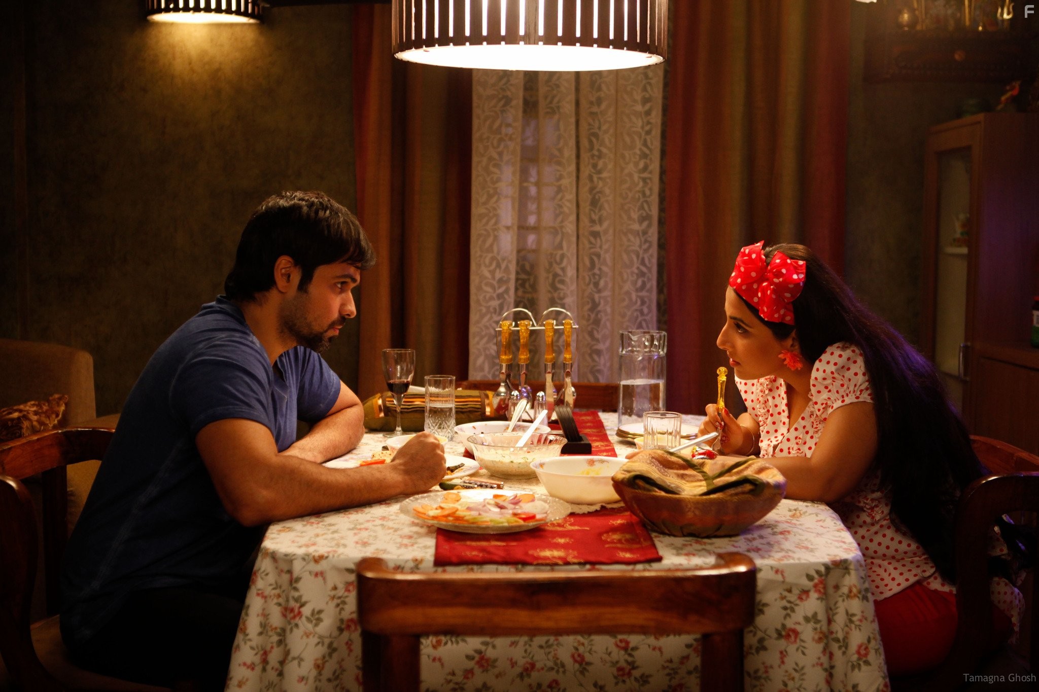 Emraan Hashmi and Vidya Balan in Чокнутый (2013)