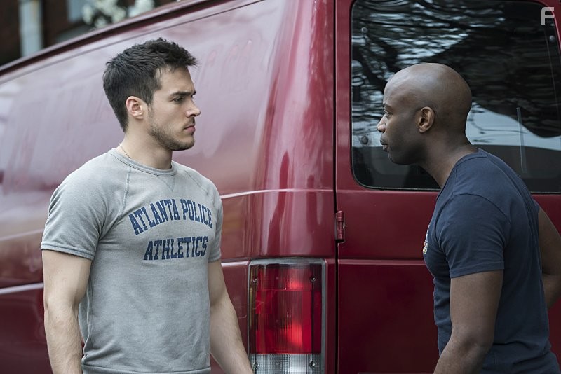 David Gyasi and Chris Wood in Карантин (2016)
