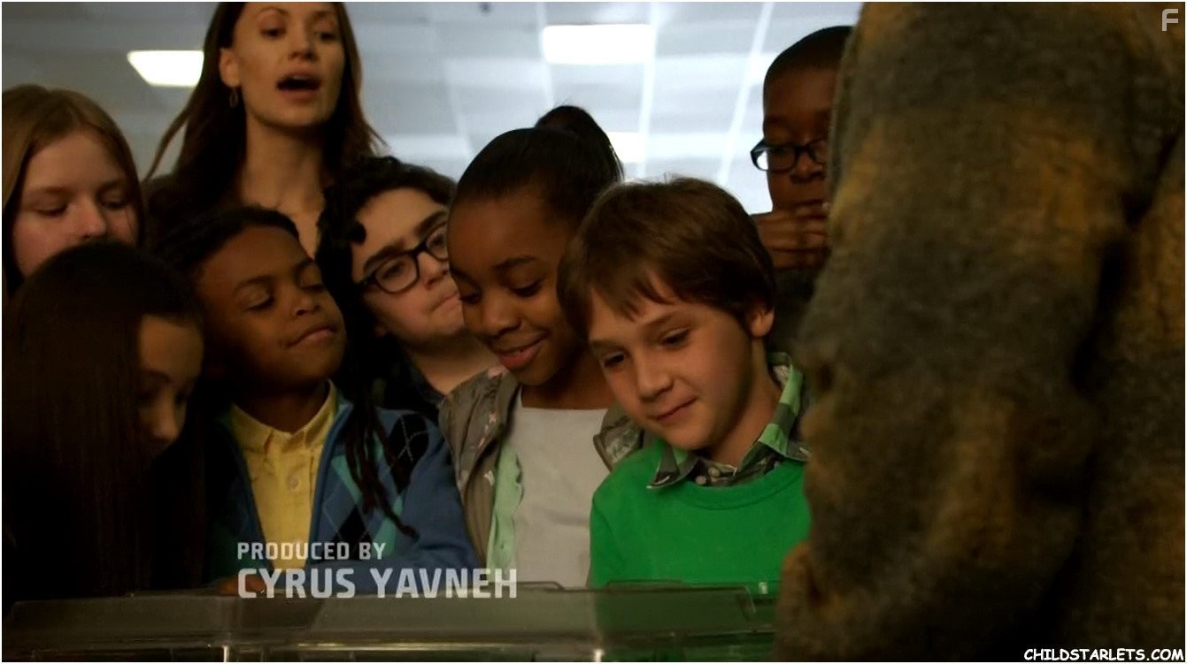 Nadej k Bailey, Zachary Unger, and Donielle T. Hansley Jr. in Карантин (2016)